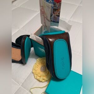 Classic Tieks in California Navy Nappa
Leather. Flats Shoes Size 10.